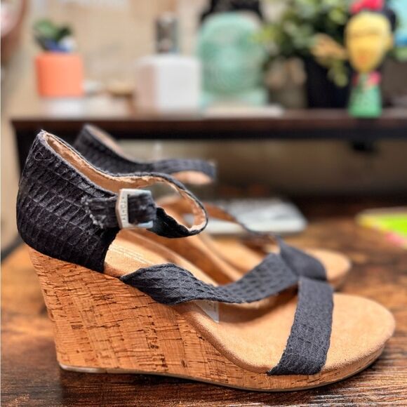 NWOB Toms Black Textile Cork Clarissa Wedges SIZE 9.5 - Picture 1 of 9